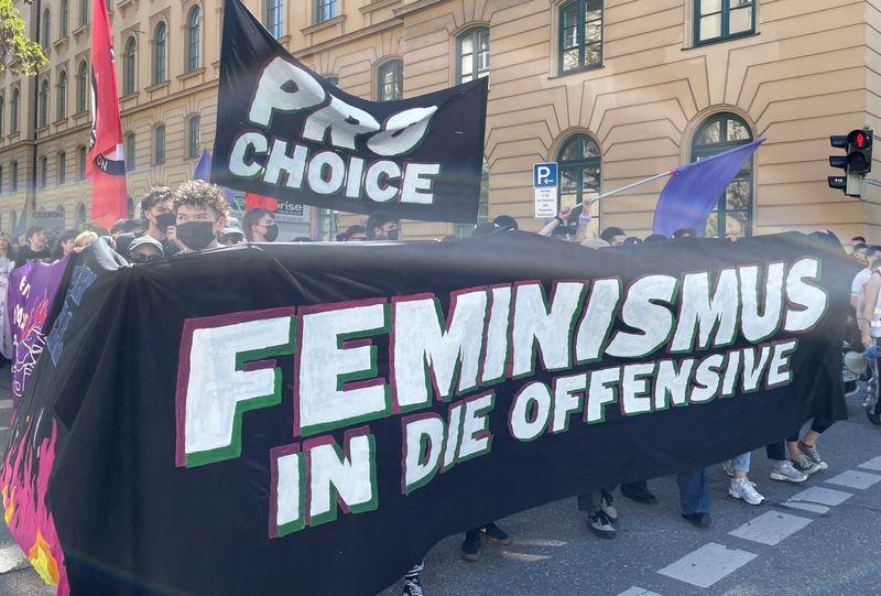 Abortions in first 12 weeks should be fully legalised in Germany, commission says